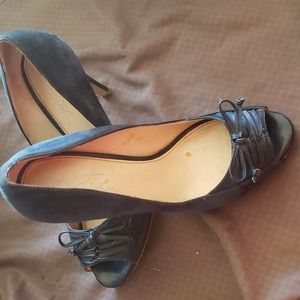 Peep toe suede w/Patent leather heels